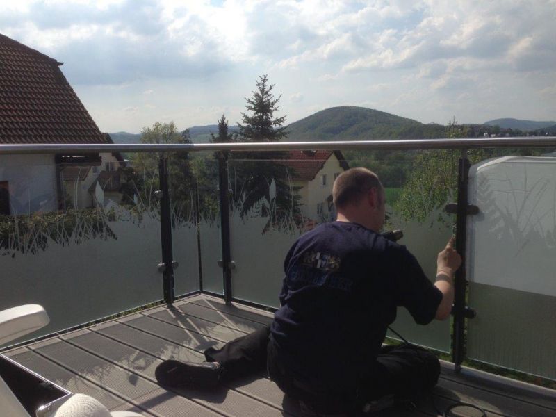 Gladekorfolie als Sichtschutz am Balkon